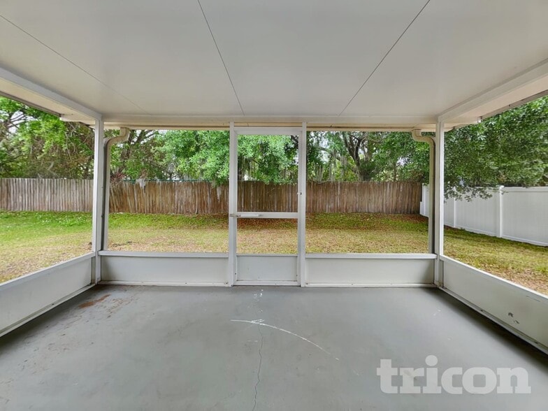 Building Photo - 1532 Wallace Manor Ave