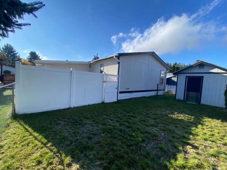 Building Photo - 1827 Westminster Ave