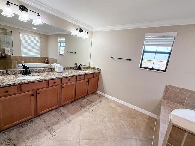 Building Photo - 12410 Cinqueterre Dr