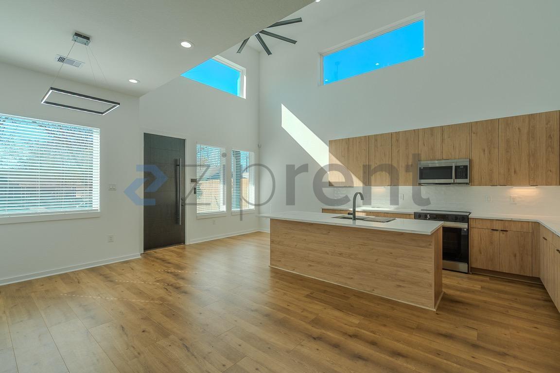 Building Photo - Unit A