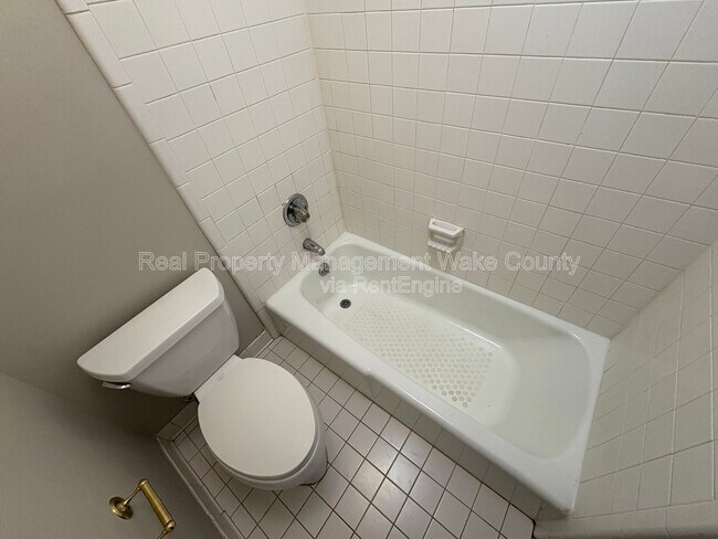 Building Photo - 700 Bishops Park Dr