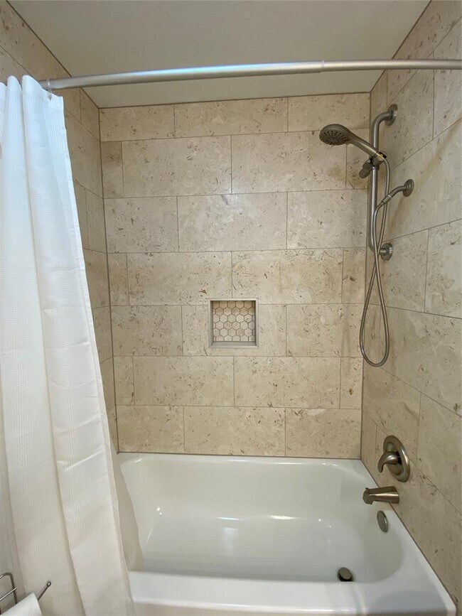 Building Photo - 1202 Thorpe Ln