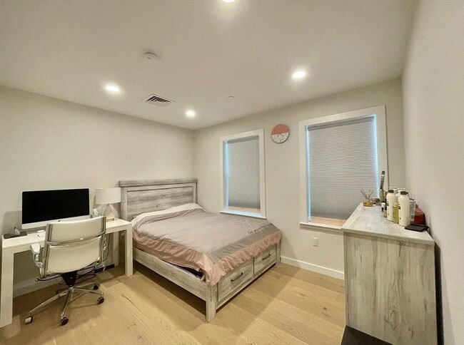 Building Photo - 16 Boardman St