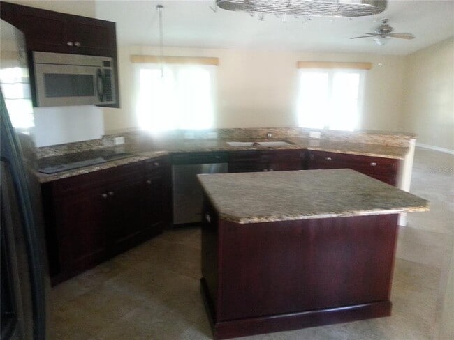 Building Photo - 9149 Palm Tree Dr