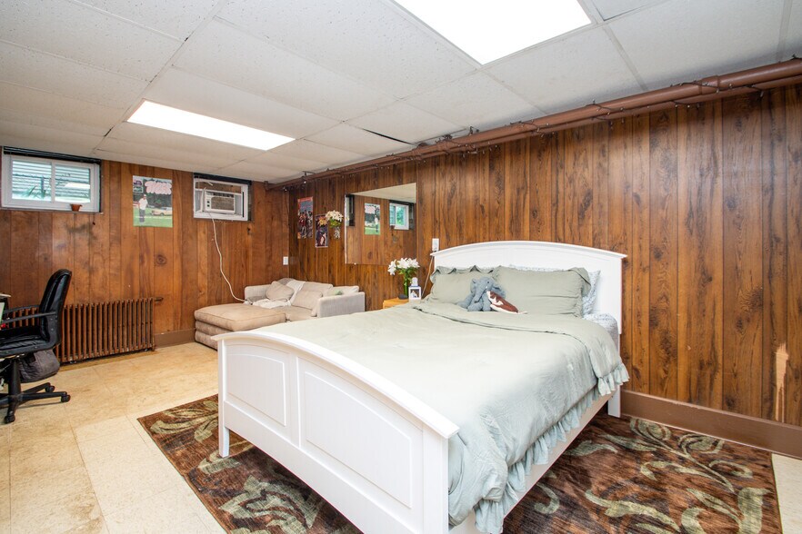 Building Photo - 1411 W Barker Ave