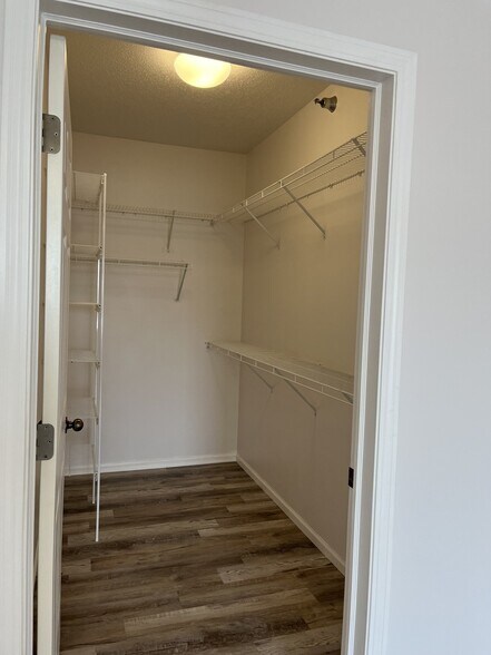 Building Photo - 2323 E Porter Ave