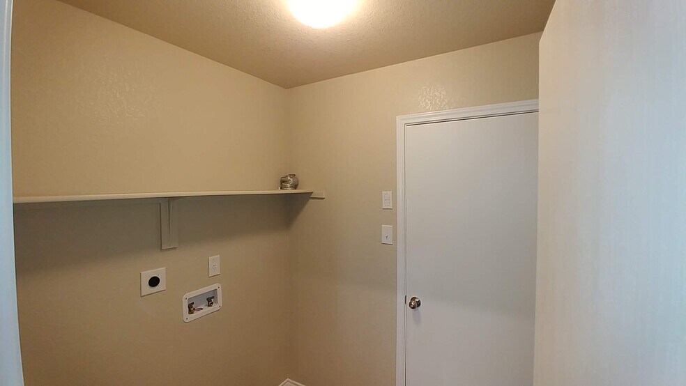 Utility - 1105 Wethersfield Ln