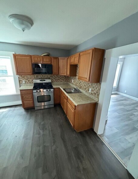 Primary Photo - 53 Brook St