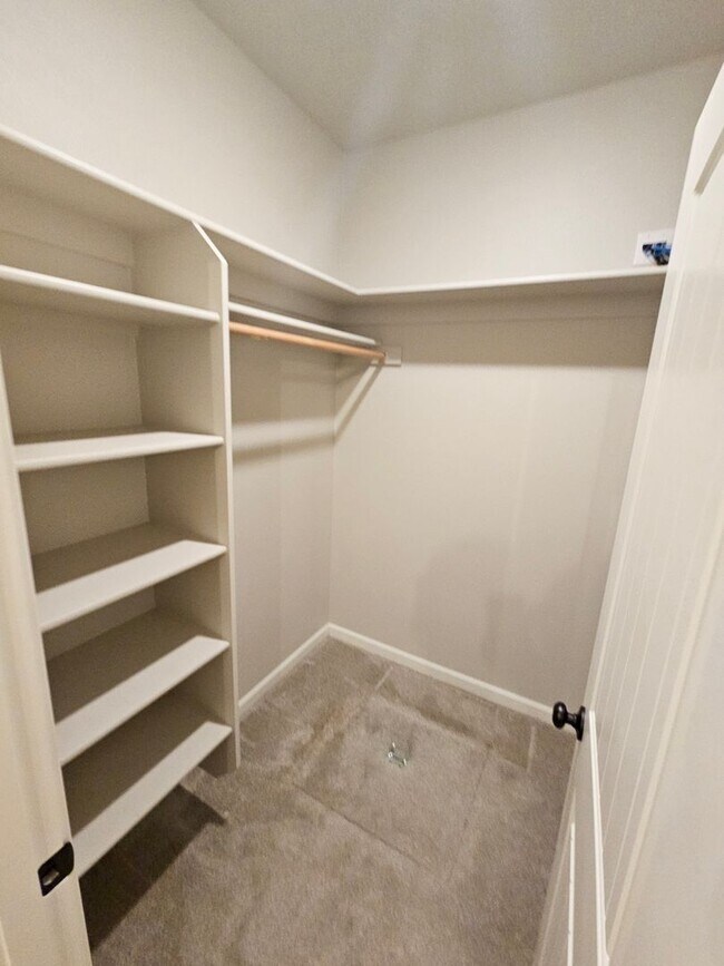 Building Photo - 1400 Dahlia St