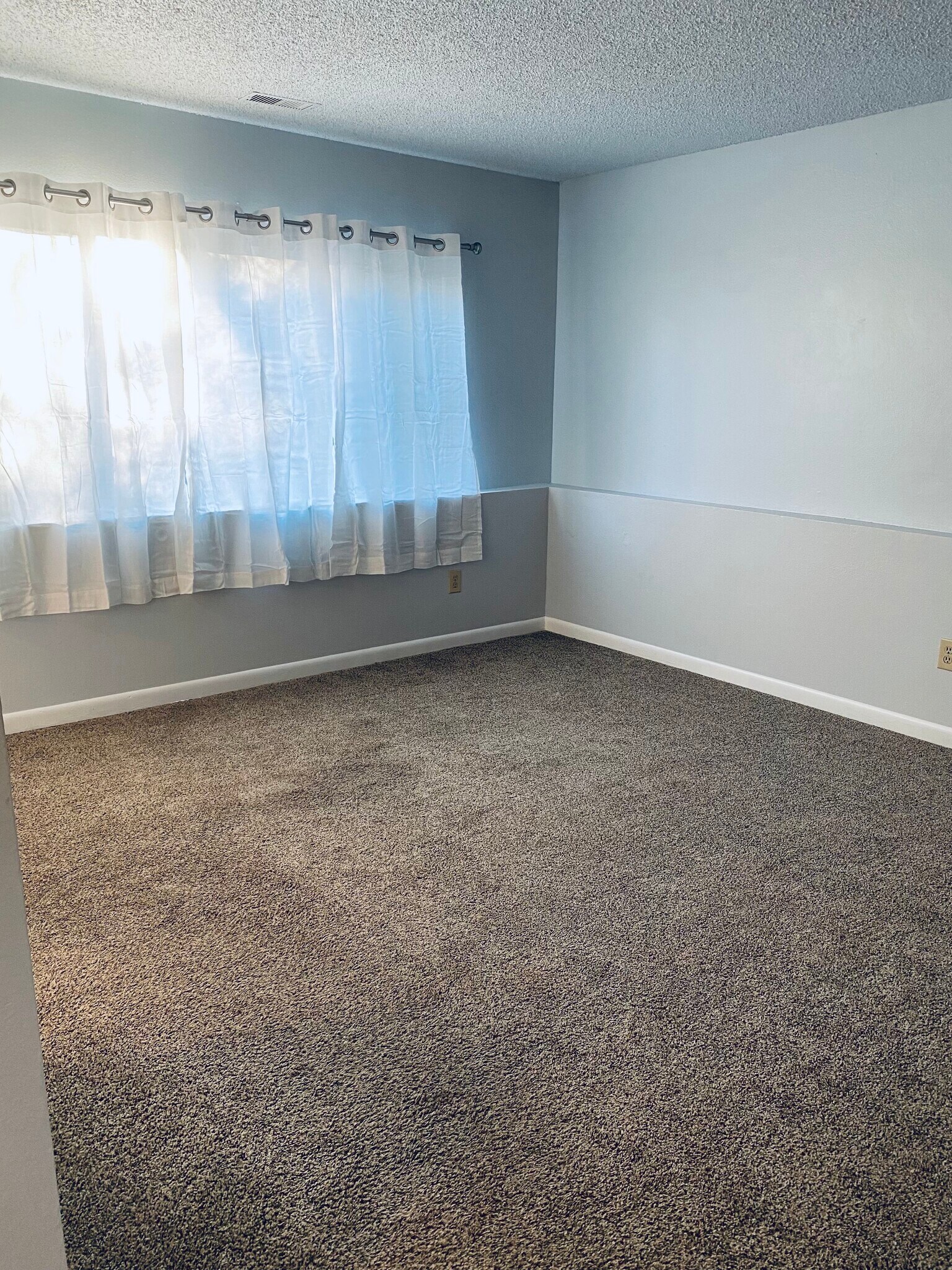 Room 2 - 1465 Manitou Blvd