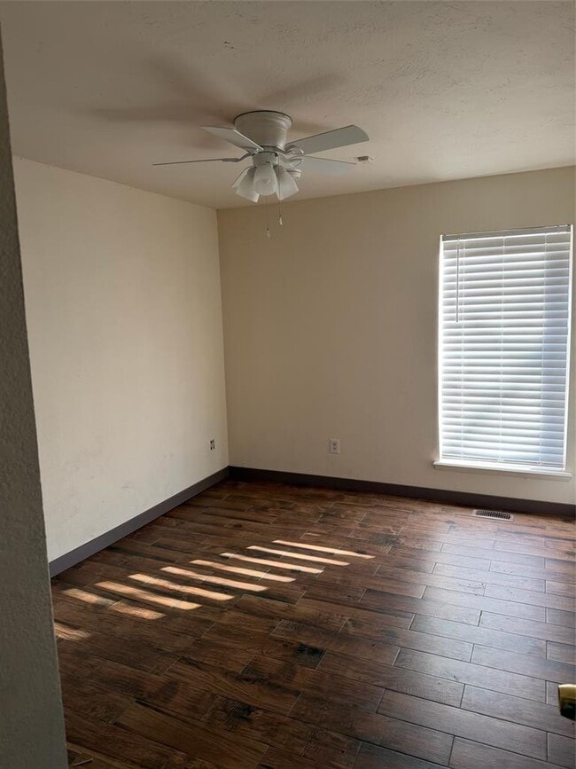 Building Photo - 2104 NW 115th St