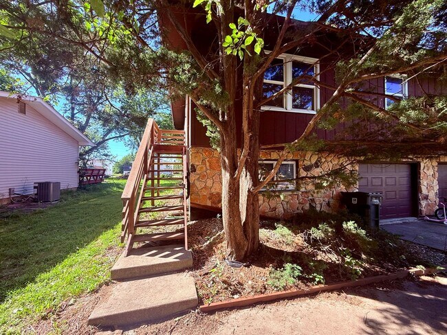 Building Photo - 2302-2304 W 3rd Street
