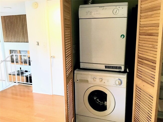 Building Photo - 250 SE Park St