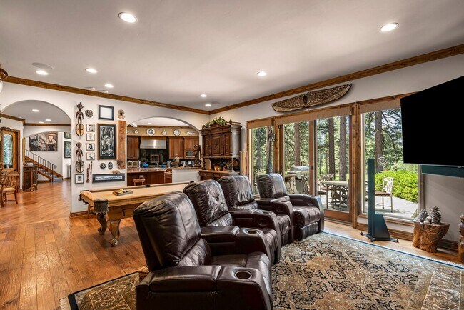 Building Photo - 345 Country Club Dr