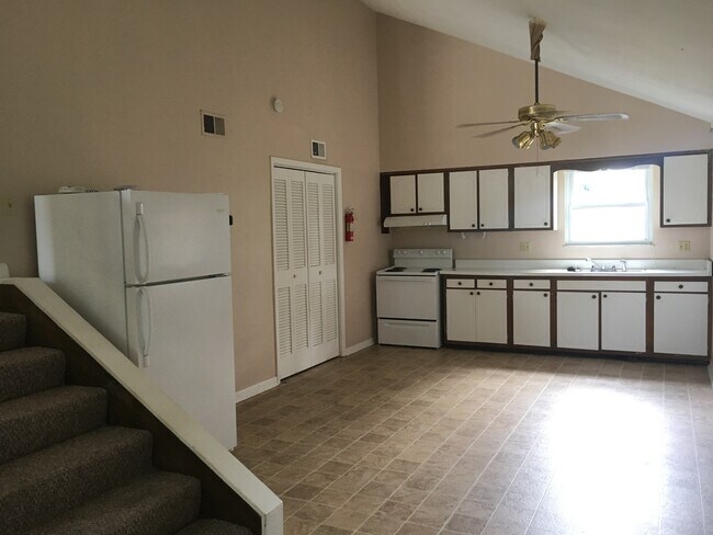 Building Photo - 353 Gilmore St