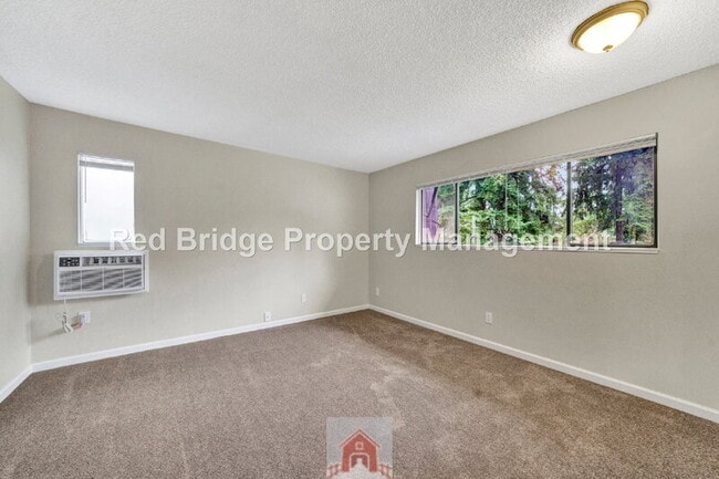 Building Photo - 17036 NE Oregon St