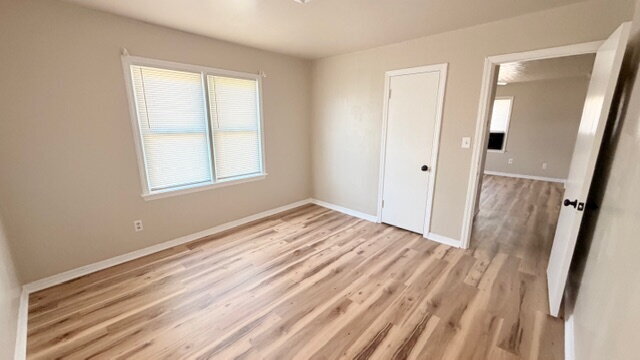 Building Photo - Spacious 3-bedroom, one-bathroom home.