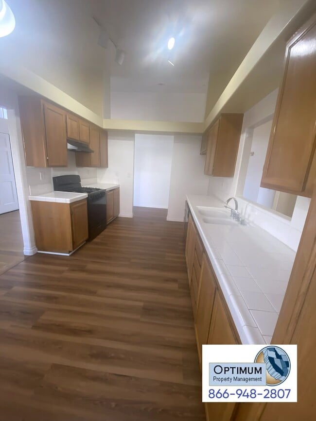 Building Photo - Charming 3-Bedroom, 2-Bathroom Home with E...