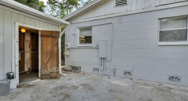 Building Photo - $300 OFF FIRST MONTHS RENT MOVE-IN SPECIAL!!
