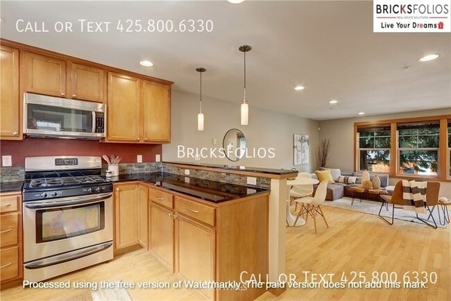 Building Photo - Experience the Best of Both Worlds: Cozy R...