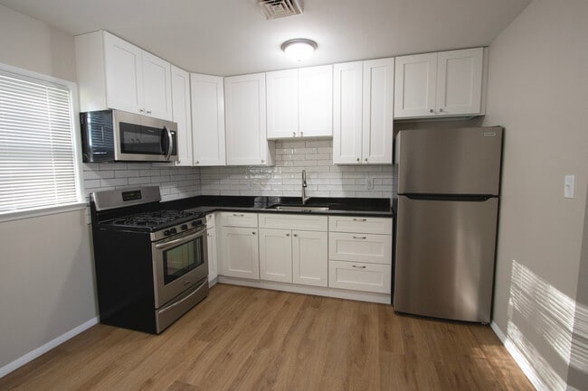 Building Photo - 10523 Baker Pl