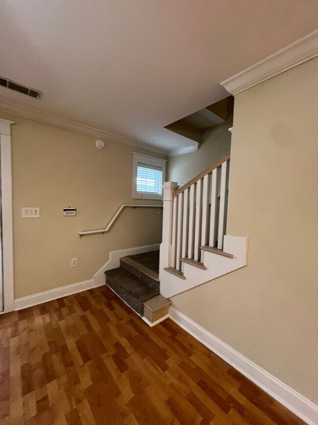 Building Photo - 15-1529 Gutleber