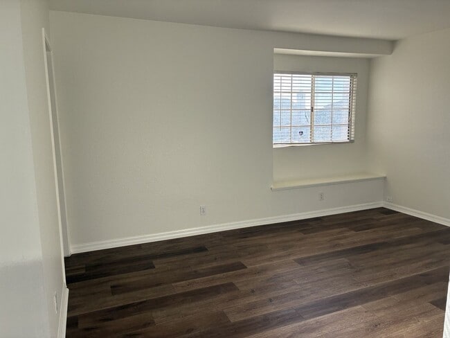 Building Photo - Newly Updated 4-bedroom, 3-bathroom home located in a great area of San Bernardino