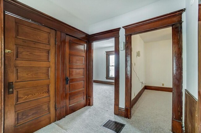 Building Photo - 888-890 Studer Ave [OWNER OWES MONEY - DO NOT DO WORK]