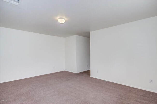 Building Photo - 3019 S 101st Ave