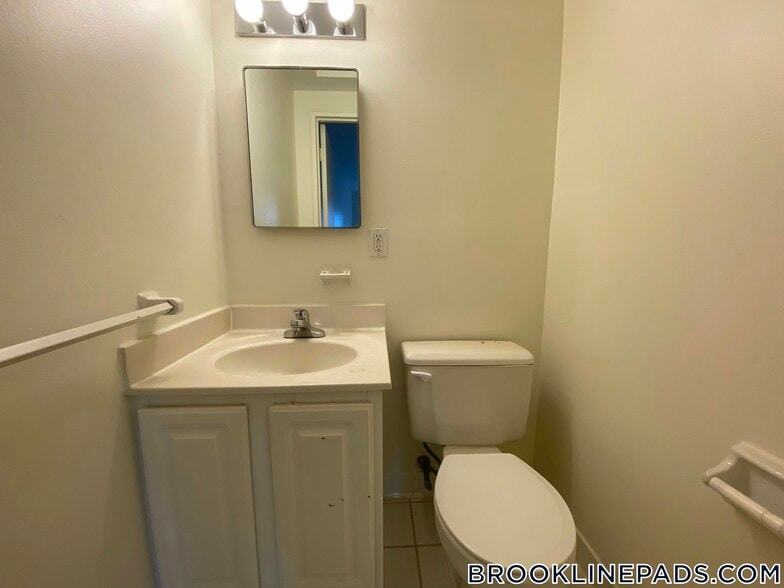 Building Photo - 185 Freeman St