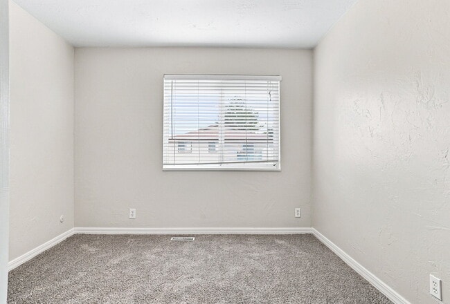 Building Photo - $1,945.95 with $300 Off the first month's rent, 2 Beds - 1 Bath, Single Family Home in Lakewood w...