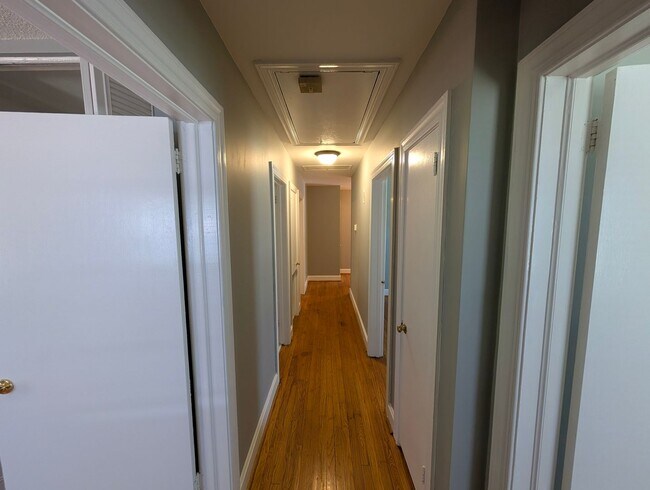 Building Photo - 3 Bedroom, 1.5 Bath Home with HVAC & Fenced Backyard