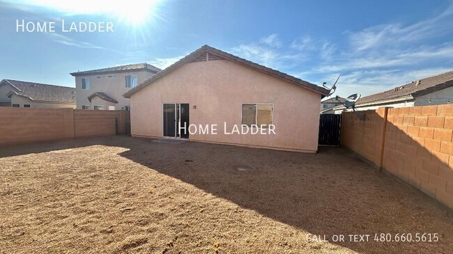 Building Photo - Fantastic Single Story 4 Bedroom 2 Bath ho...