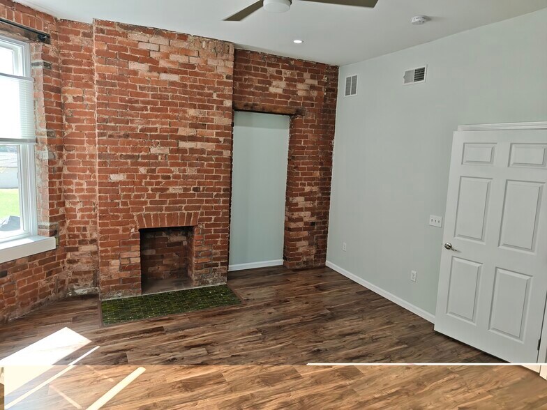 Building Photo - 836 York St