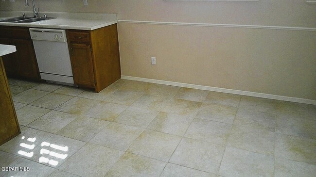 Building Photo - 901 Las Aves Pl