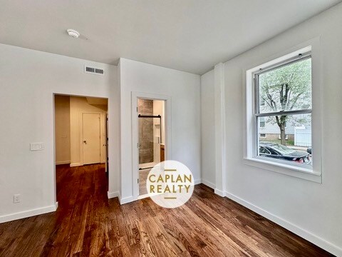 Building Photo - 920 Elm St