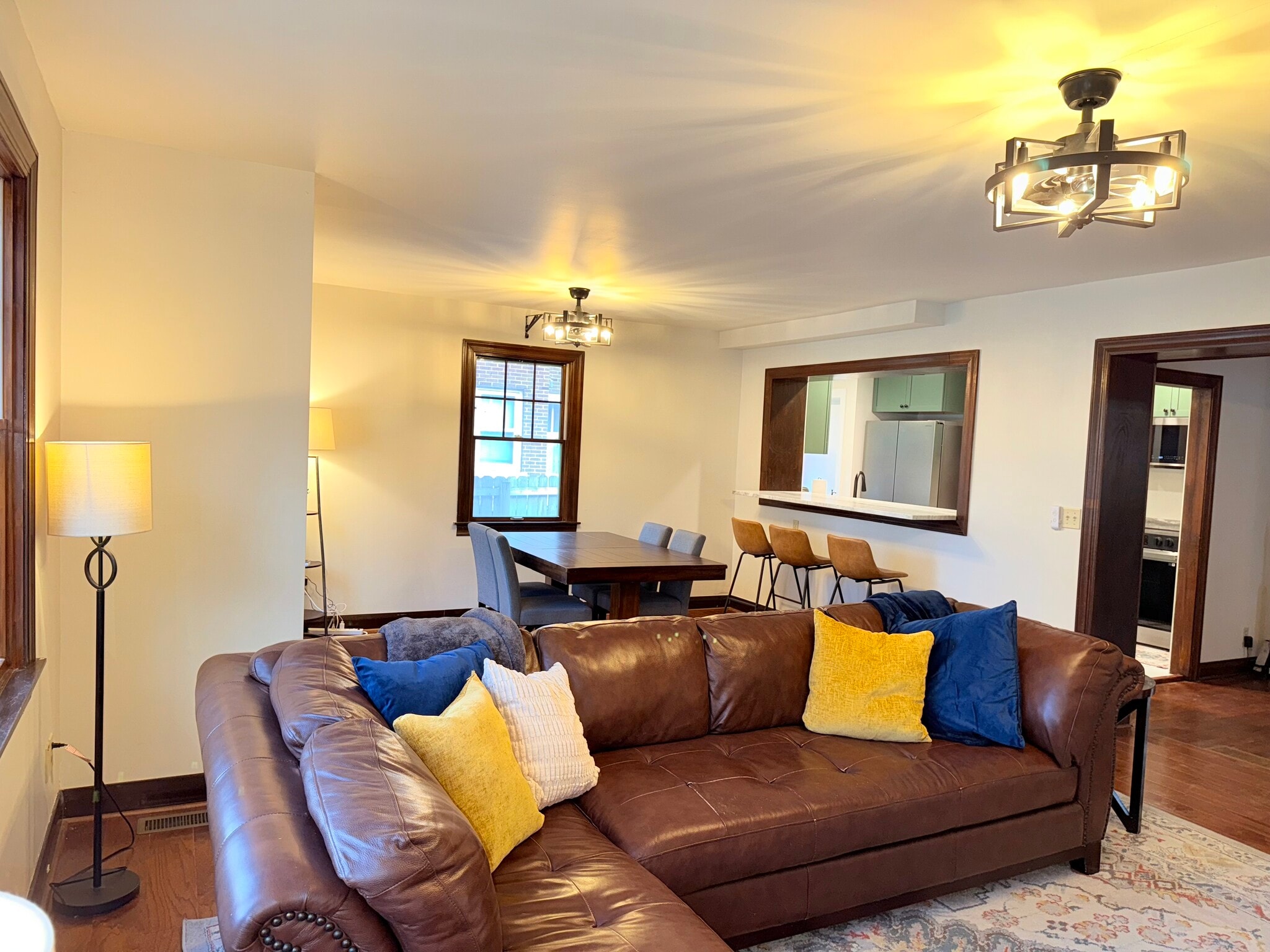 Building Photo - 612 W Washington St