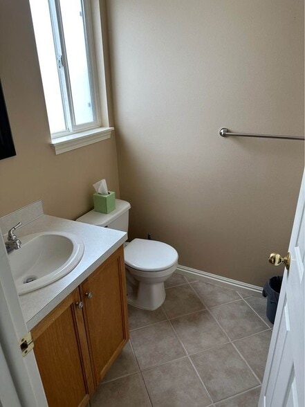 Building Photo - 1648 Talon Dr