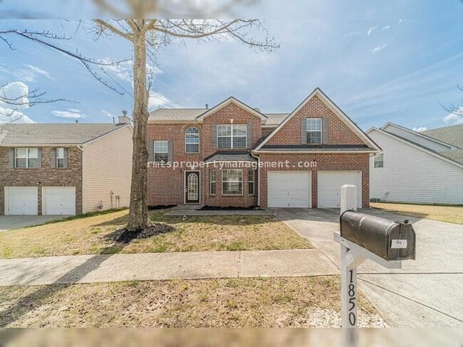 Building Photo - Spacious 4 bedroom 2.5 bath