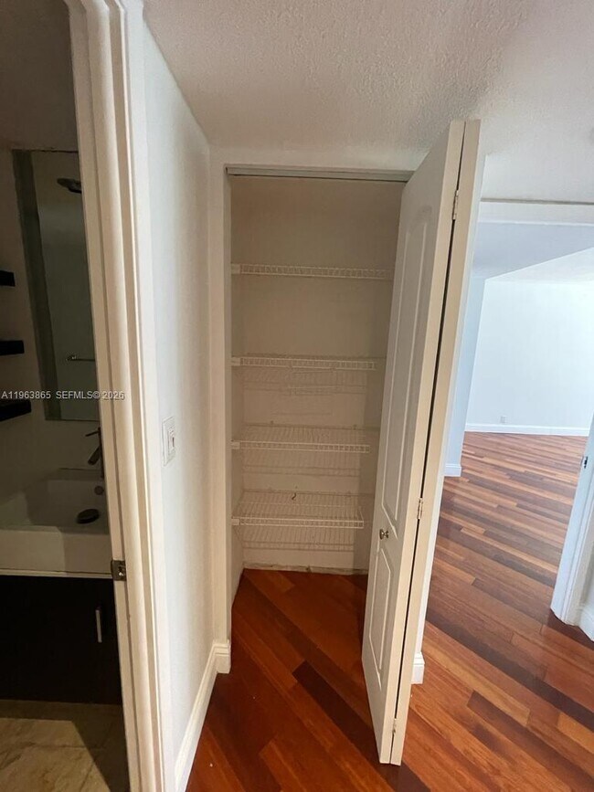 Building Photo - 1865 Brickell Ave