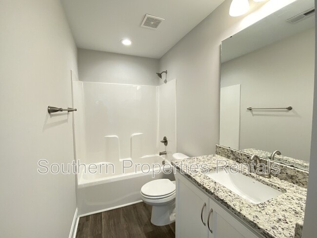 Building Photo - 529 Hamlet Dr