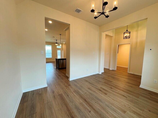 Building Photo - 5115 Leaning Tree