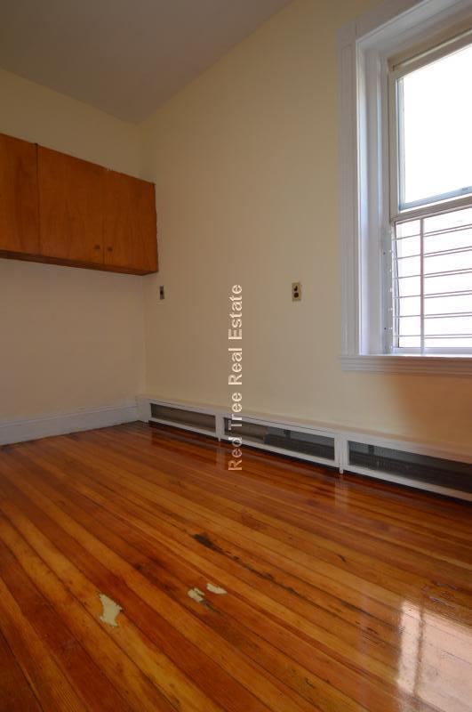 Building Photo - 1906 Beacon St