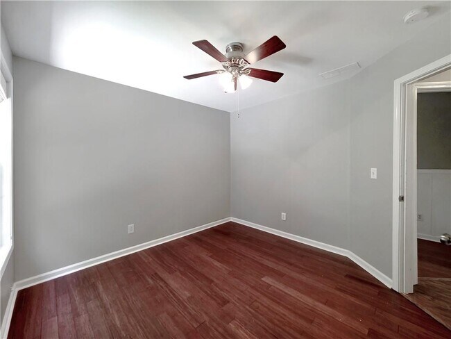 Building Photo - 401 Kensington Parc Dr