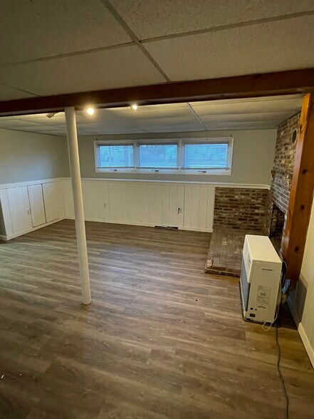 Unit 2 - Living room - 4 Strafford Rd