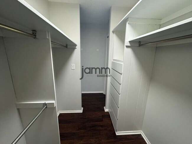 Building Photo - 5250 Mills Creek Ln