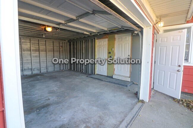 Building Photo - 3206 Kenwood St
