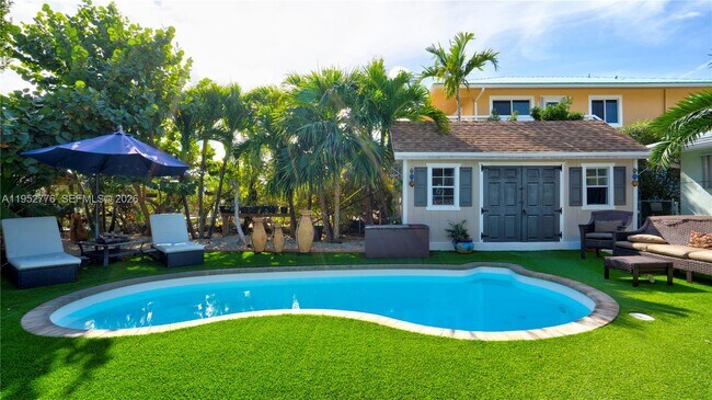 Building Photo - 150 Azalea St