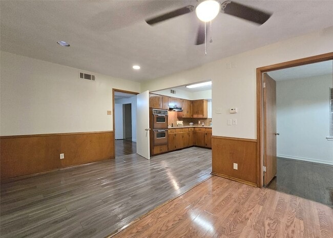 Building Photo - 648 Penguin Dr