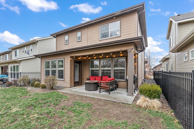 Building Photo - 2733 E Decameron Ln